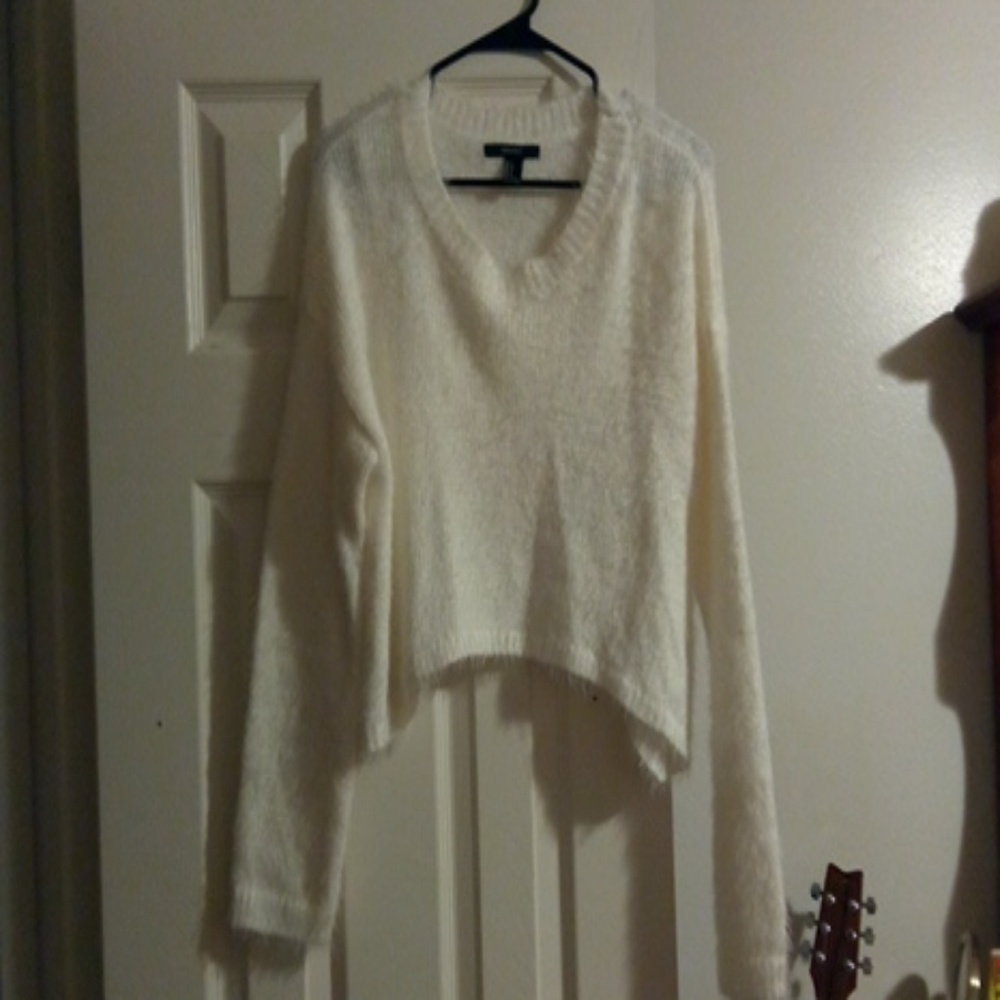 NWOT Forever 21 snow white crop sweater